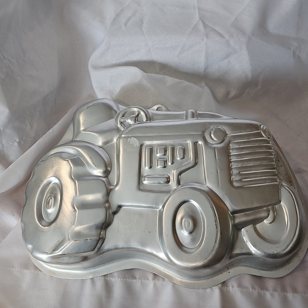 VTG 2002 Wilton Tractor Aluminum Cake Pan 2105-2063